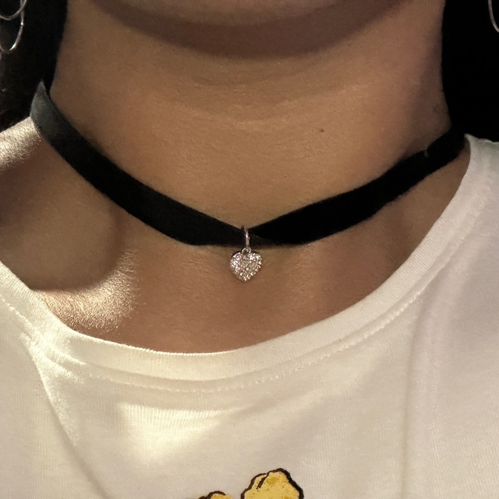 Vintage velvet Crystal Heart pendant Choker Necklace
